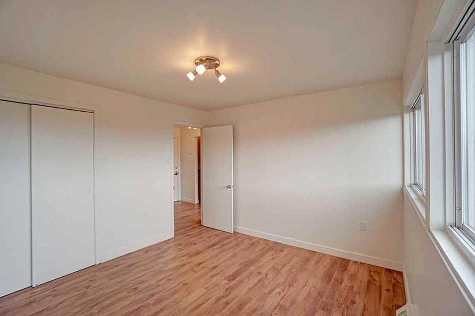 Ste-Foy (Cité-Universitaire) Place Versailles #2280 102 - 3