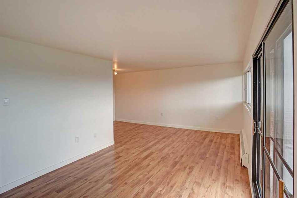 Ste-Foy (Cité-Universitaire) Place Versailles #2272 204 - 5