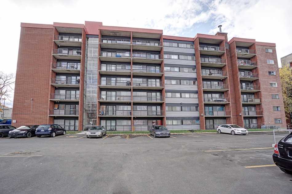 Ste-Foy (Cité-Universitaire) Place Versailles #2272 300 1 Ste-Foy (Cité-Universitaire) Place Versailles #2272 300 1