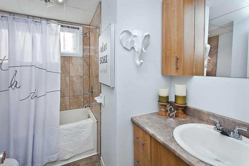 Vanier Place Vanier #532 3 - 4