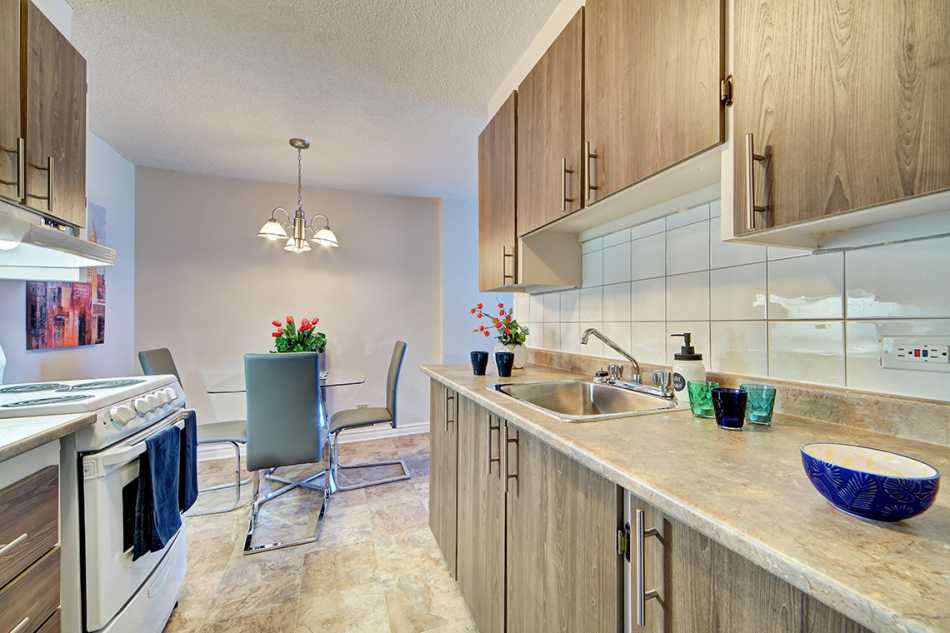 Côte St-Luc Le Oakridge #5795 316 - 6