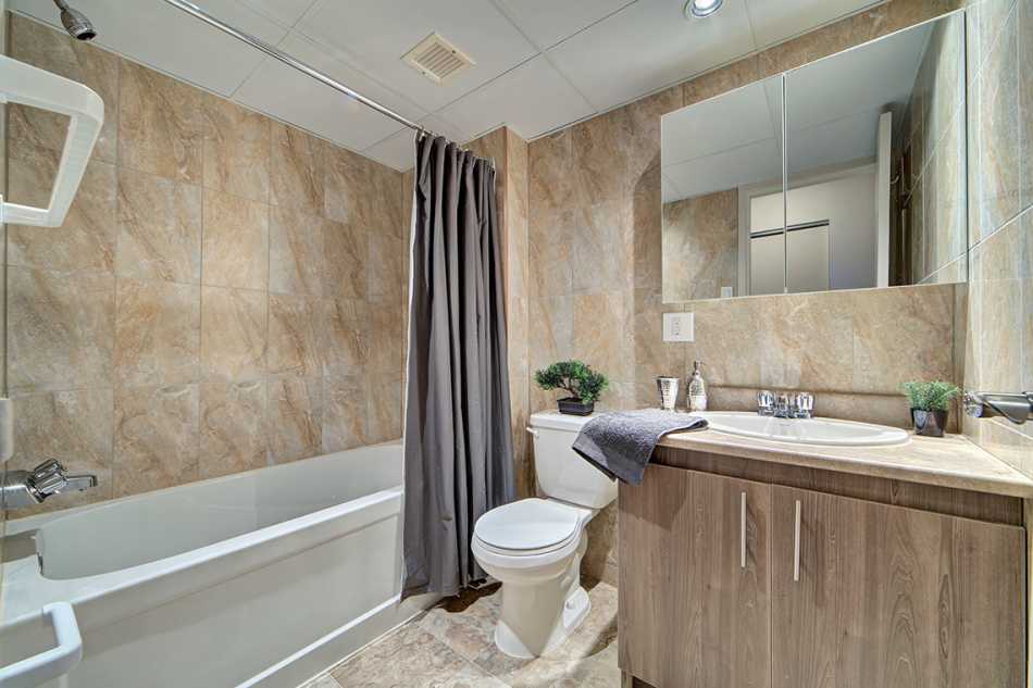 Côte St-Luc Le Oakridge #5795 405 - 8