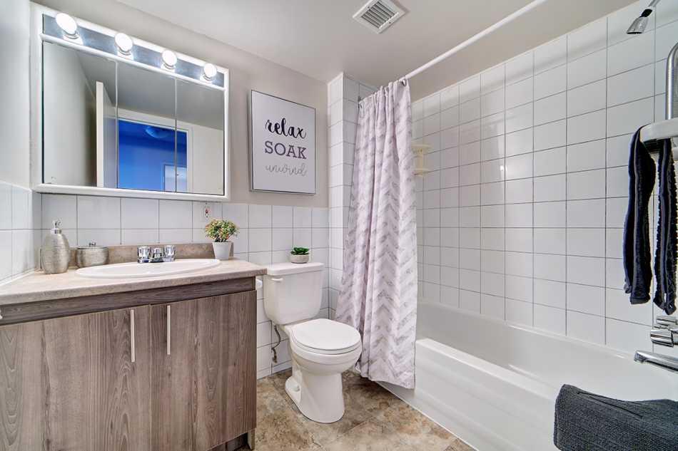 Côte St-Luc Le Oakridge #5795 408 - 9