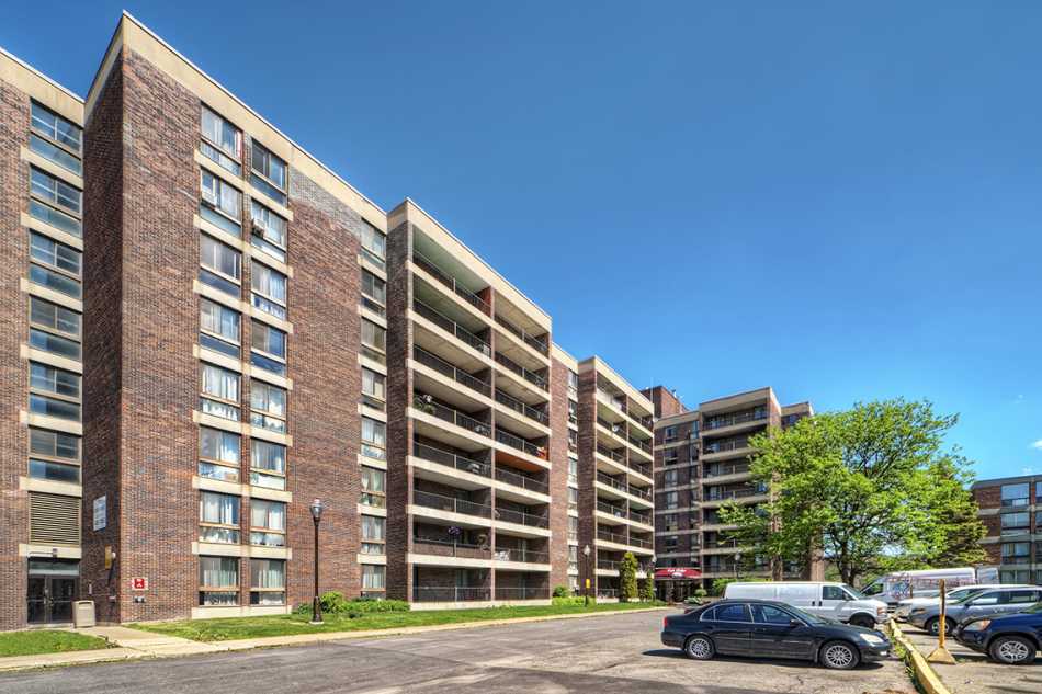 Côte St-Luc Le Oakridge #5795 408 1 Côte St-Luc Le Oakridge #5795 408 1