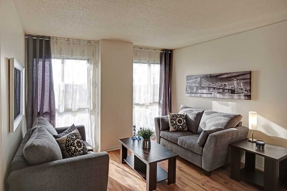 Ste-Foy (Cité-Universitaire) Le Central #735 604 - 7