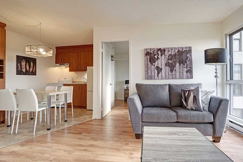 Ste-Foy (Cité-Universitaire) Le Central #735 1103 - 9