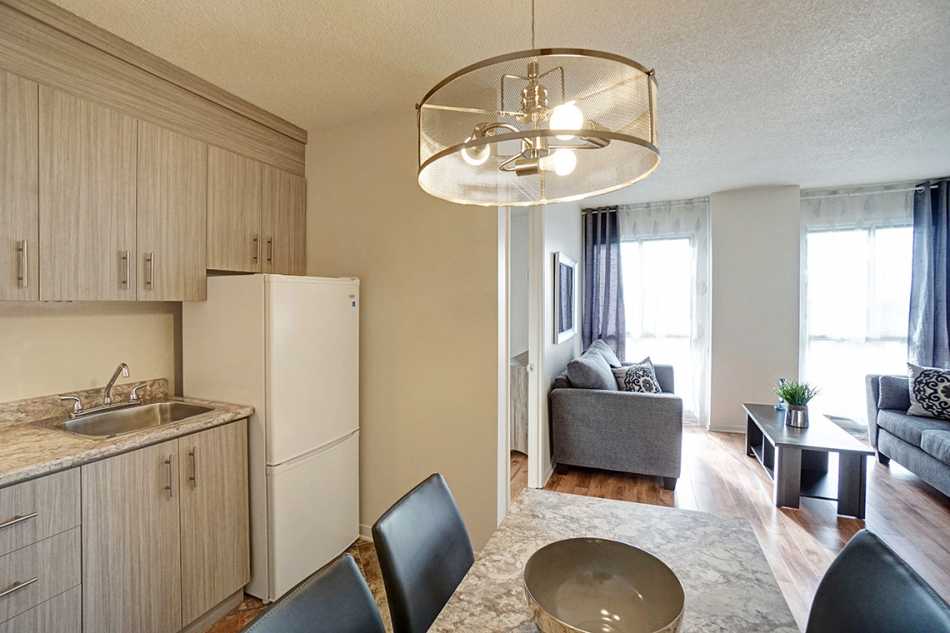 Ste-Foy (Cité-Universitaire) Le Central #735 208 - 10