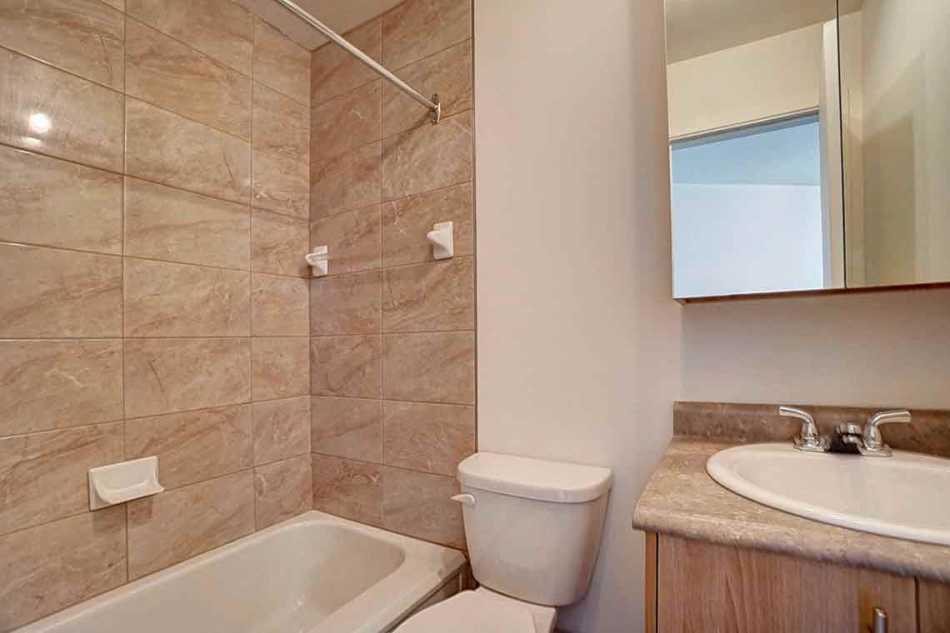 Québec Le Cavalier #2121 9 - 2