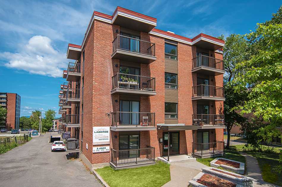 Ste-Foy (Cité-Universitaire) Le Petit Versailles #2240 305 - 1