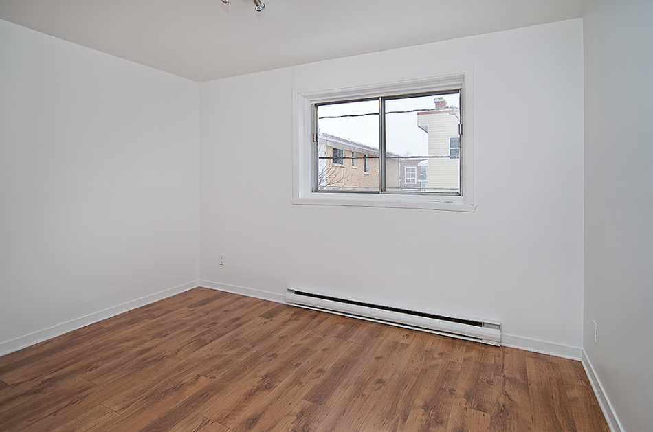 Québec Place 2e Avenue #2255 1 - 4