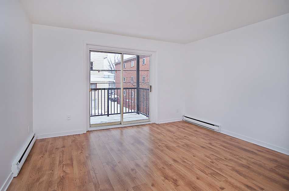 Québec Place 2e Avenue #2255 3 - 5