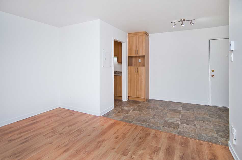 Québec Place 2e Avenue #2255 1 - 7