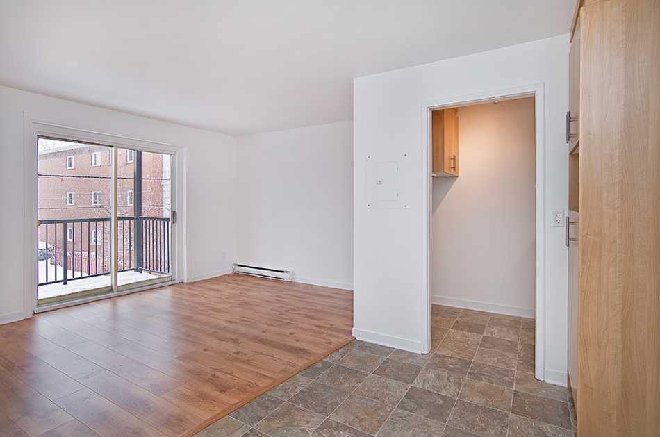 Québec Place 2e Avenue #2255 1 - 8