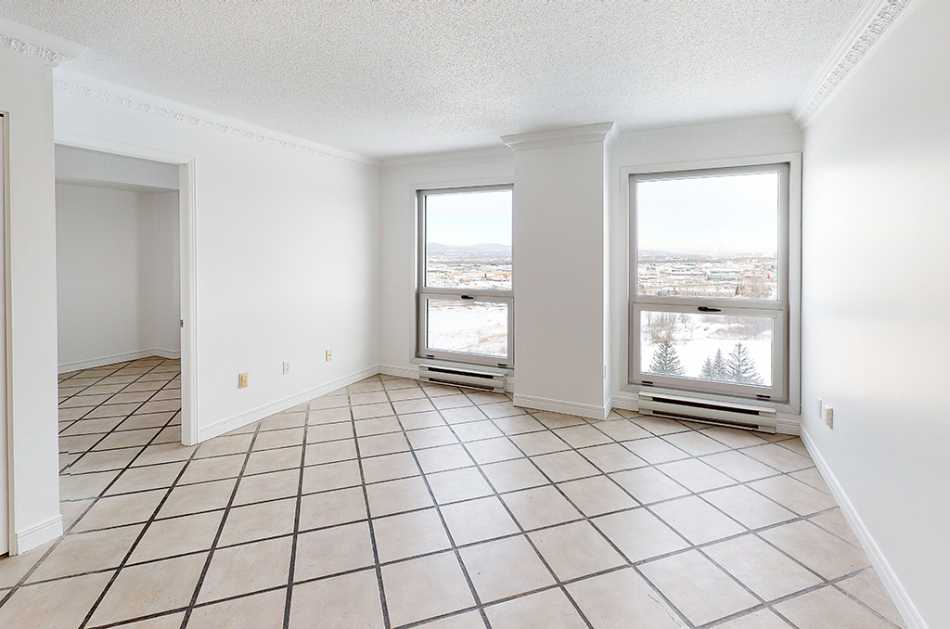 Ste-Foy (Cité-Universitaire) Le Central #735 1111 - 8