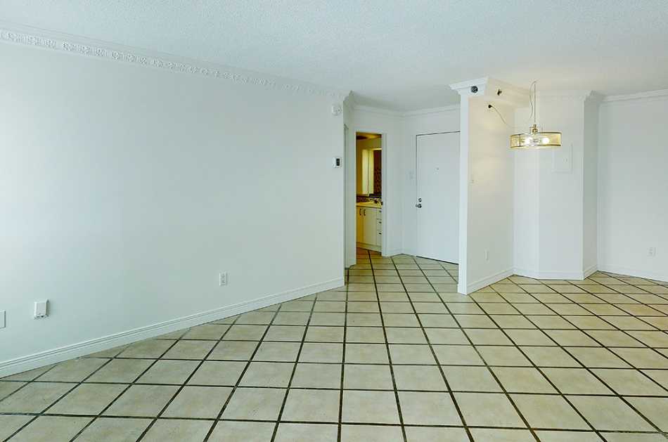 Ste-Foy (Cité-Universitaire) Le Central #735 1111 - 10