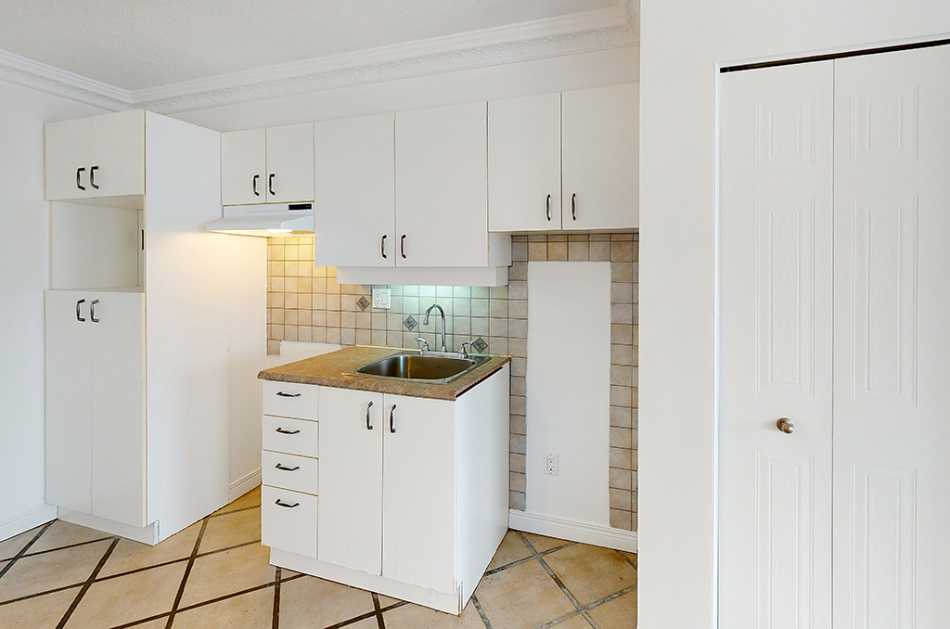 Ste-Foy (Cité-Universitaire) Le Central #735 1111 - 1