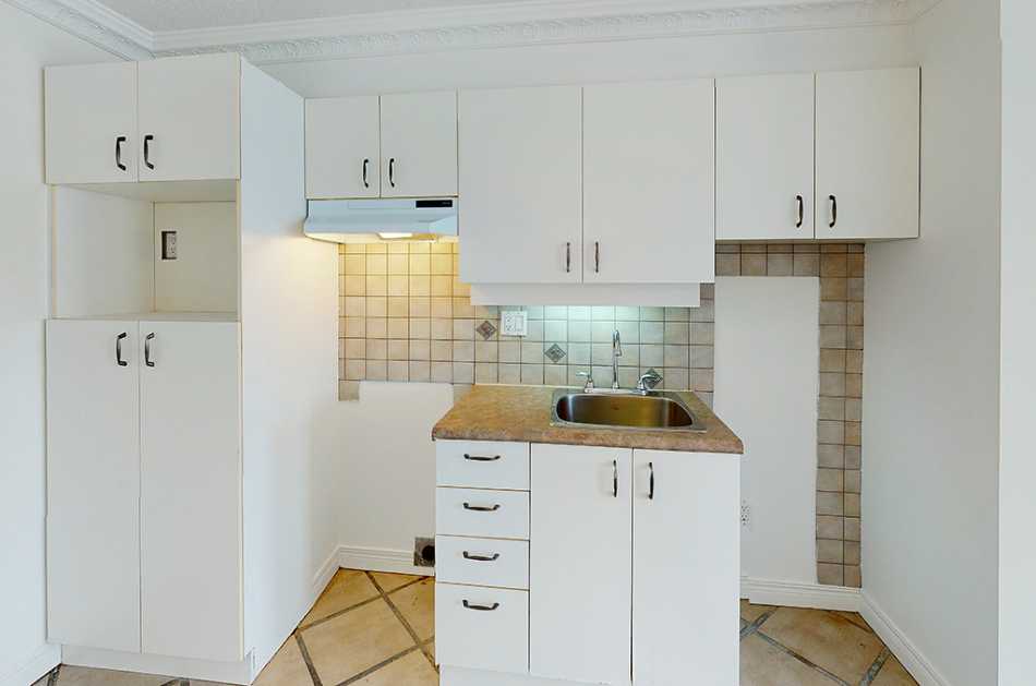 Ste-Foy (Cité-Universitaire) Le Central #735 1111 - 4