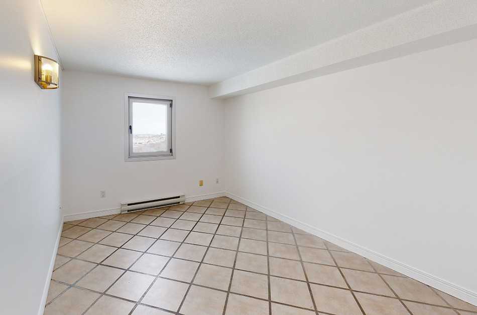 Ste-Foy (Cité-Universitaire) Le Central #735 1111 - 7