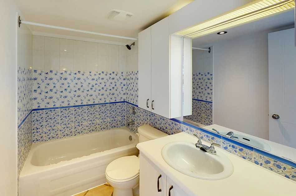 Ste-Foy (Cité-Universitaire) Le Central #735 1111 - 5