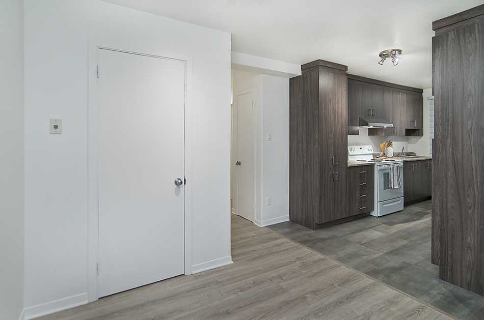 Ste-Foy (Cité-Universitaire) Place Mackay #2208 11 - 3