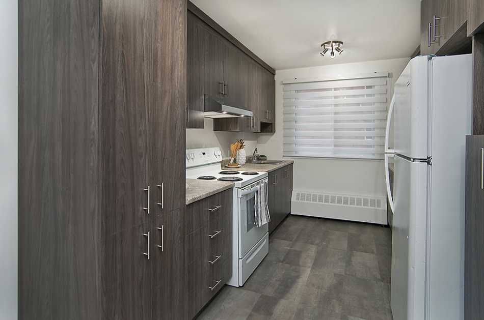 Ste-Foy (Cité-Universitaire) Place Mackay #2204 16 - 1