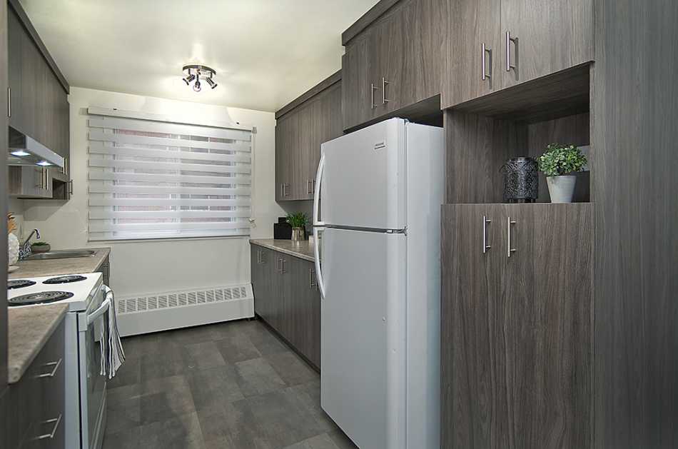 Ste-Foy (Cité-Universitaire) Place Mackay #2208 15 - 2