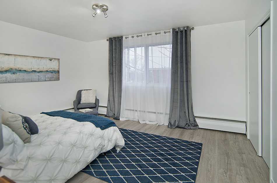 Ste-Foy (Cité-Universitaire) Place Mackay #2200 1 - 8