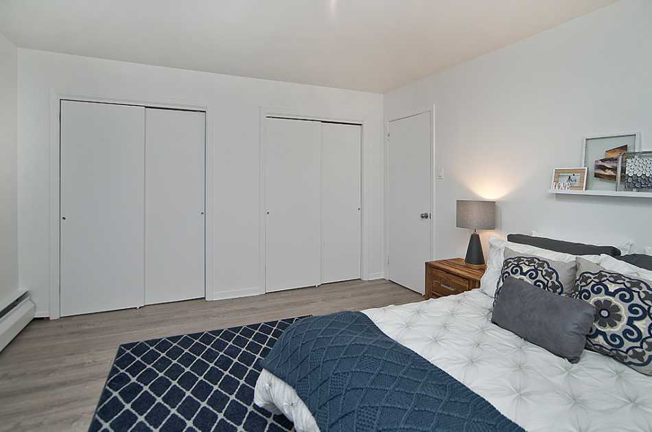 Ste-Foy (Cité-Universitaire) Place Mackay #2208 3 - 7