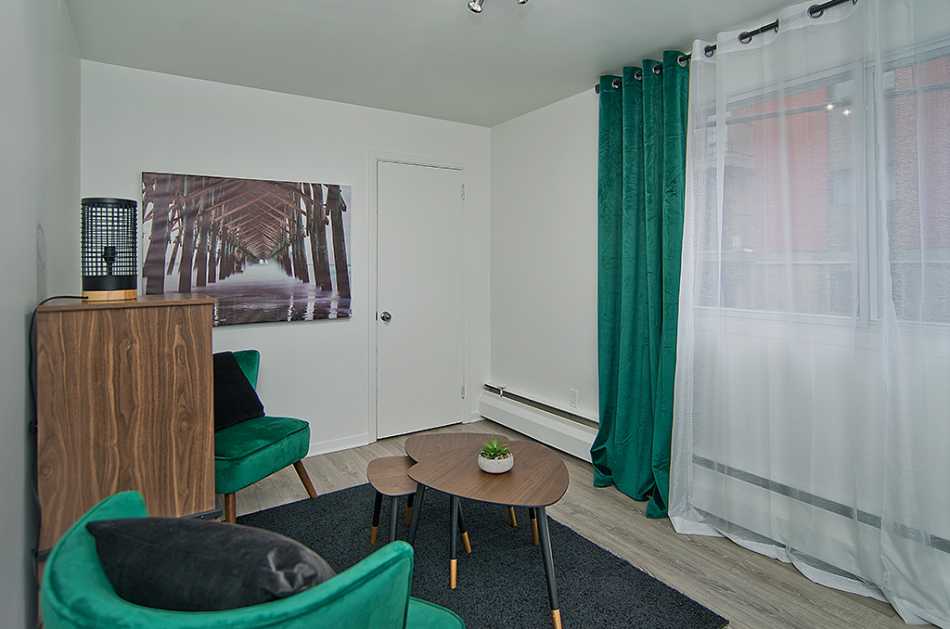 Ste-Foy (Cité-Universitaire) Place Mackay #2208 3 - 9