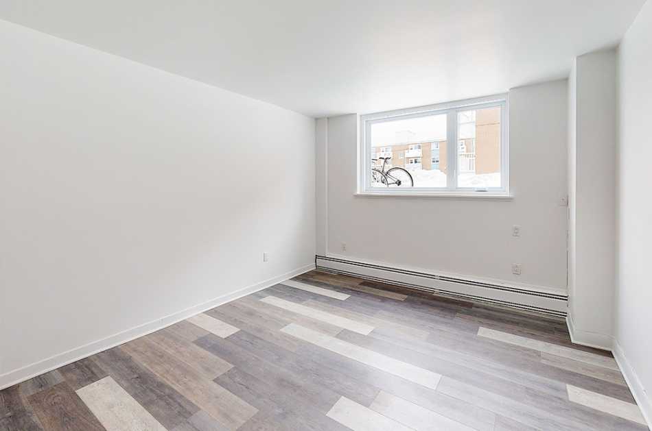 Ste-Foy (Cité-Universitaire) Place du Vallon #841 4 - 6