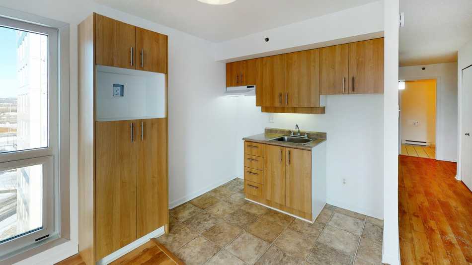 Ste-Foy (Cité-Universitaire) Le Central #735 702 1