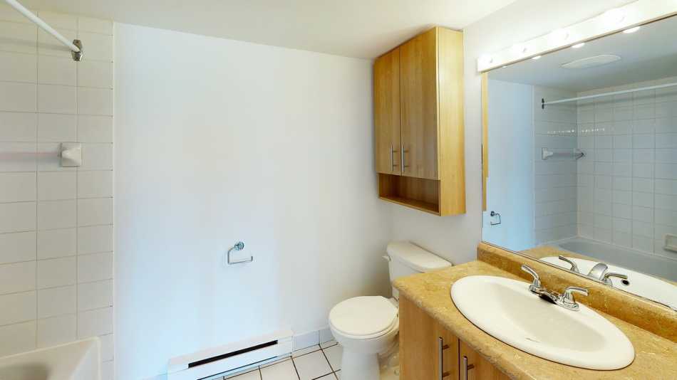 Ste-Foy (Cité-Universitaire) Le Central #735 702 - 4