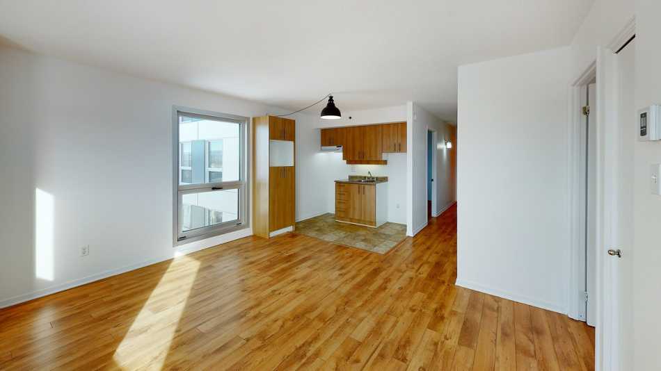 Ste-Foy (Cité-Universitaire) Le Central #735 702 - 10