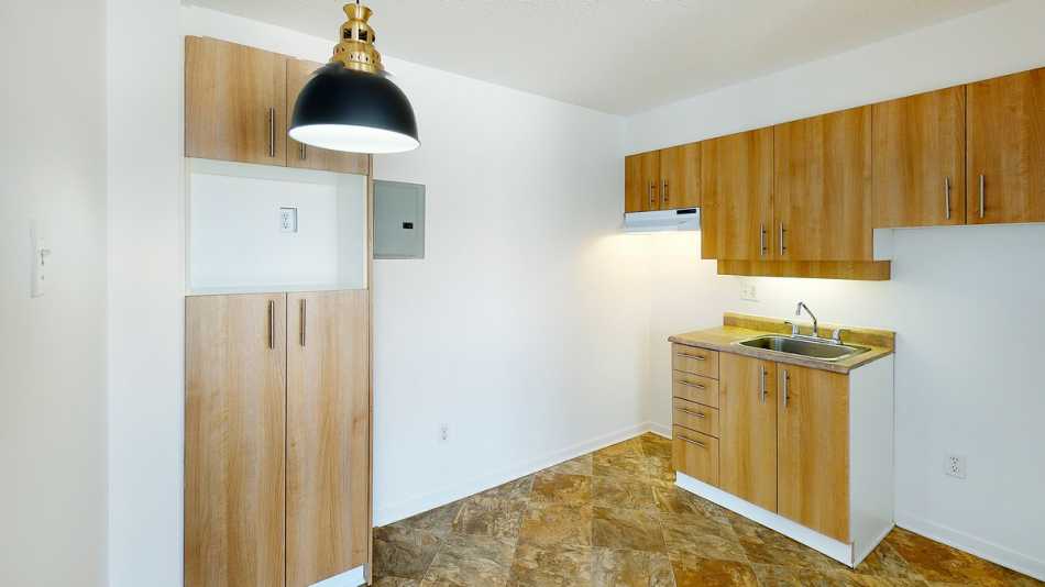 Ste-Foy (Cité-Universitaire) Le Central #735 205 - 1