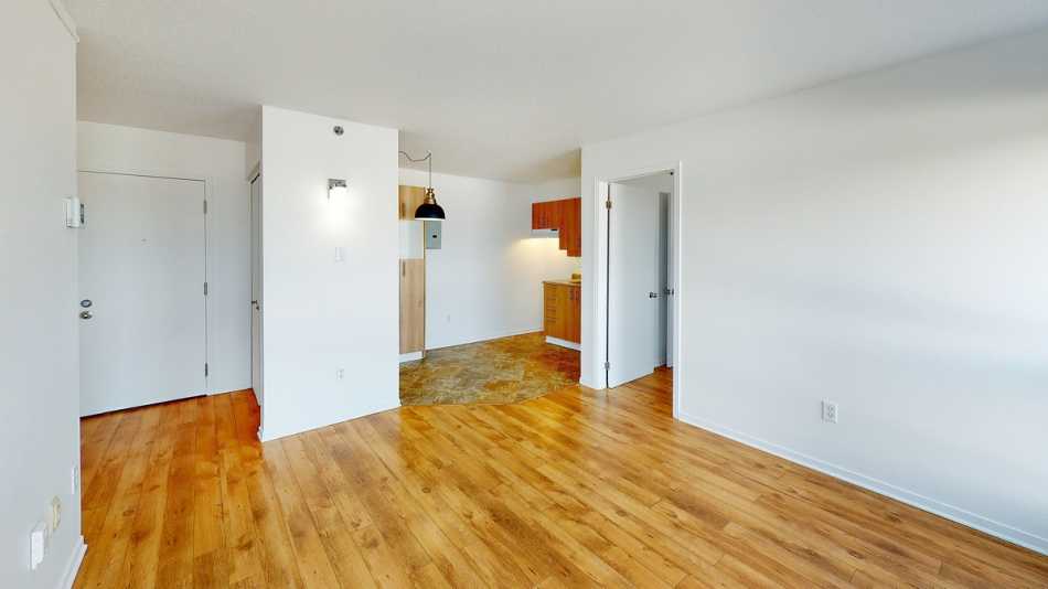 Ste-Foy (Cité-Universitaire) Le Central #735 205 - 2