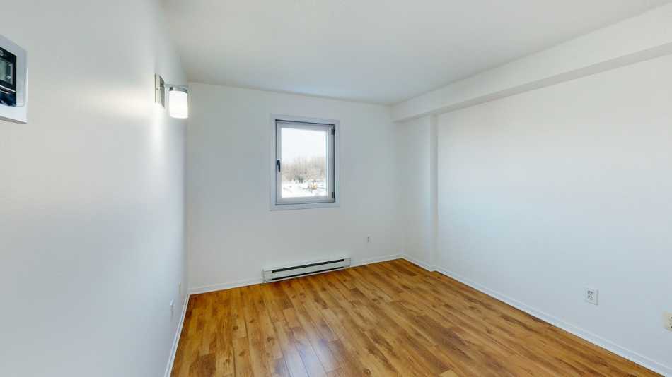 Ste-Foy (Cité-Universitaire) Le Central #735 205 - 6