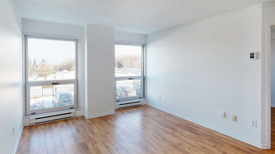 Ste-Foy (Cité-Universitaire) Le Central #735 205 - 8