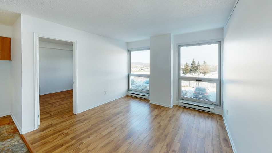 Ste-Foy (Cité-Universitaire) Le Central #735 205 - 9