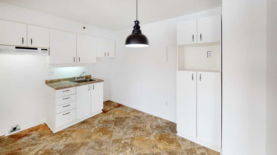 Ste-Foy (Cité-Universitaire) Le Central #735 310 - 1