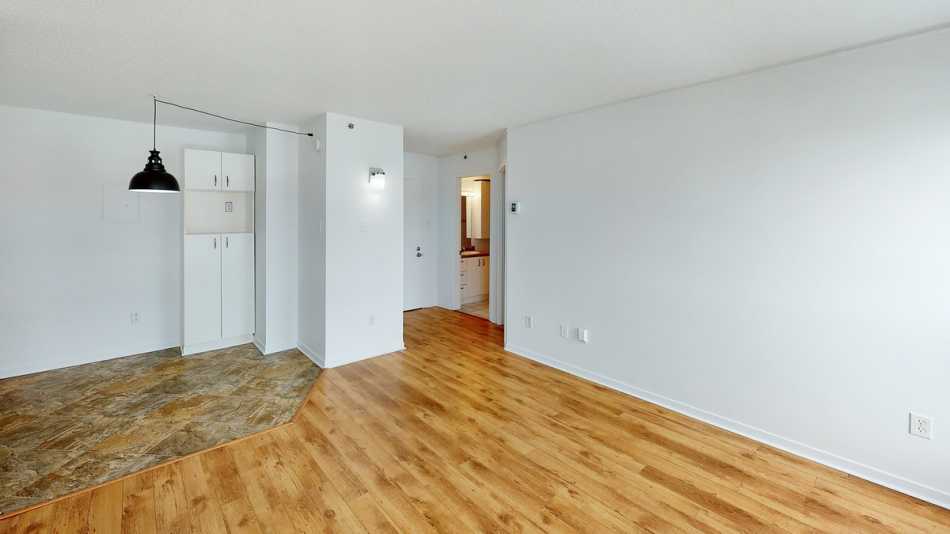 Ste-Foy (Cité-Universitaire) Le Central #735 310 - 2