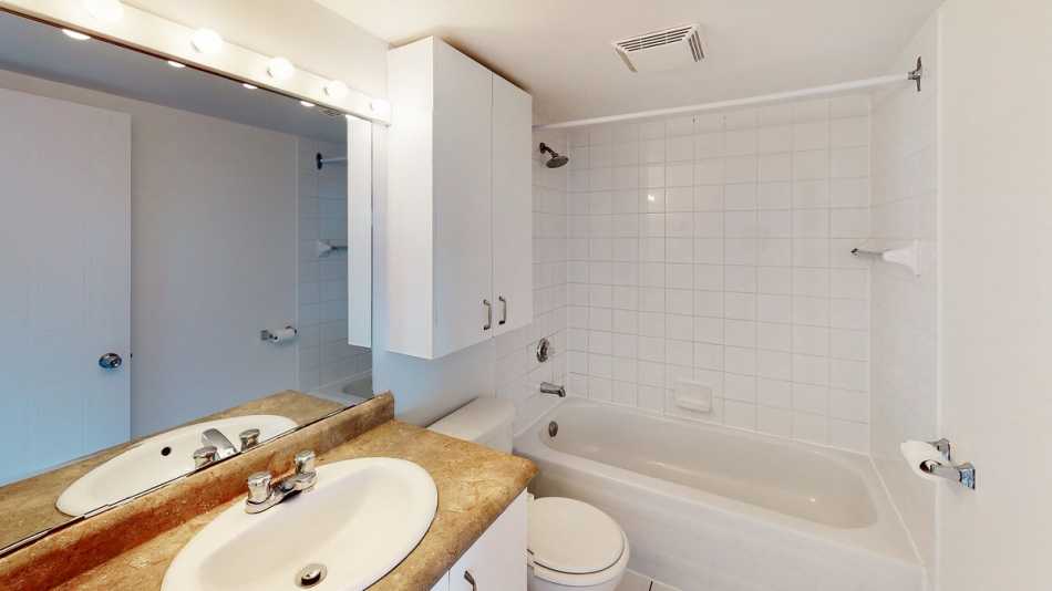 Ste-Foy (Cité-Universitaire) Le Central #735 310 - 3