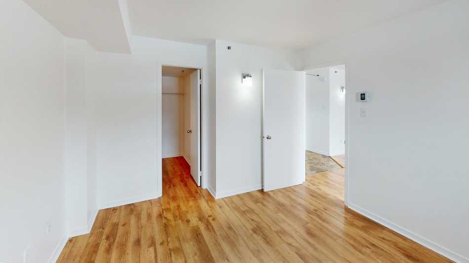 Ste-Foy (Cité-Universitaire) Le Central #735 310 - 5