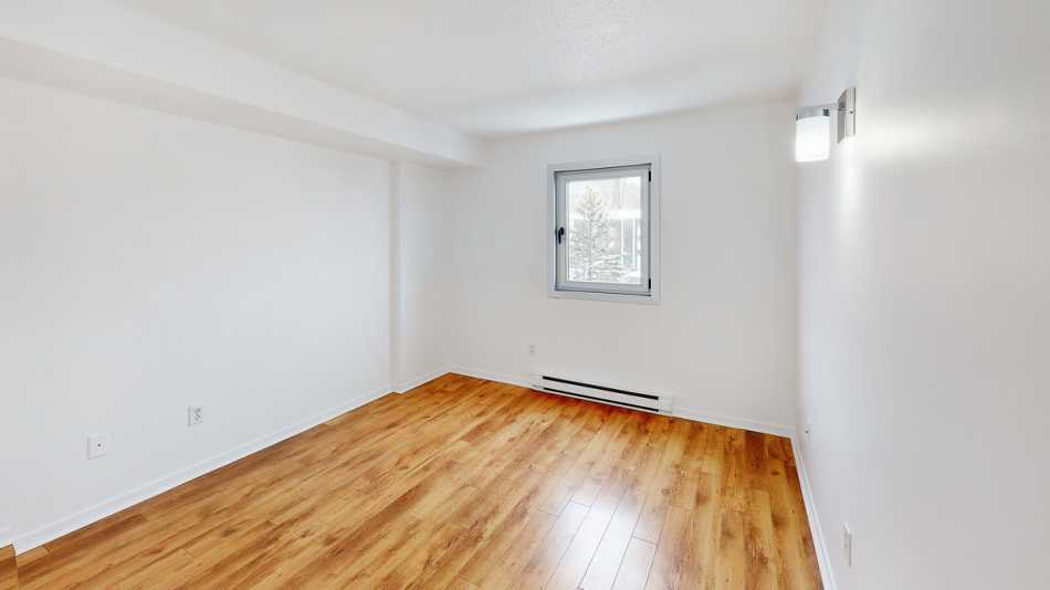 Ste-Foy (Cité-Universitaire) Le Central #735 310 - 6