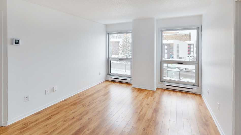 Ste-Foy (Cité-Universitaire) Le Central #735 310 - 8