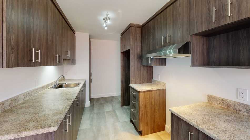 Ste-Foy (Cité-Universitaire) Le Petit Versailles #2240 107 - 1