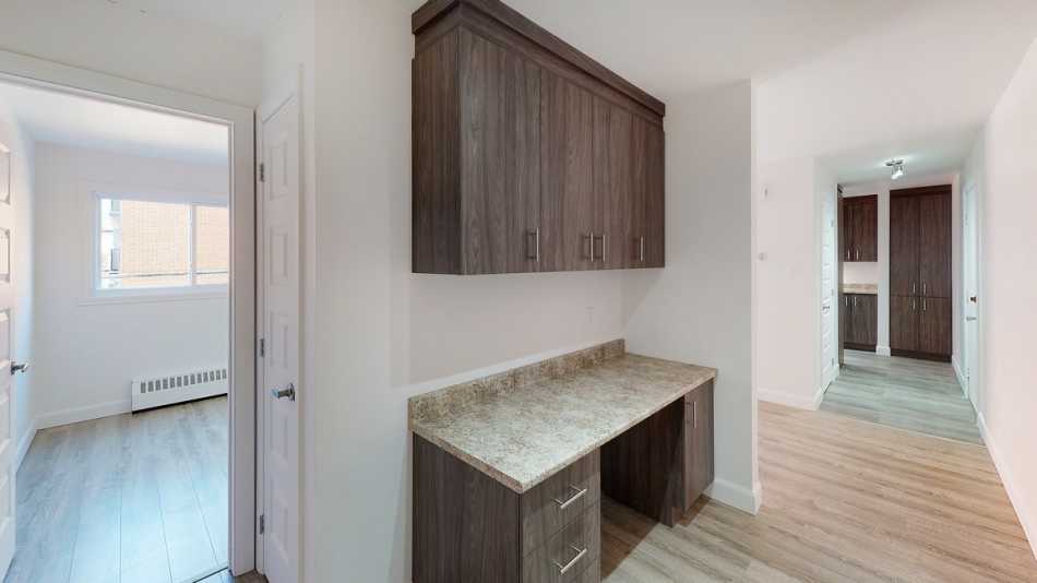 Ste-Foy (Cité-Universitaire) Le Petit Versailles #2240 107 - 4