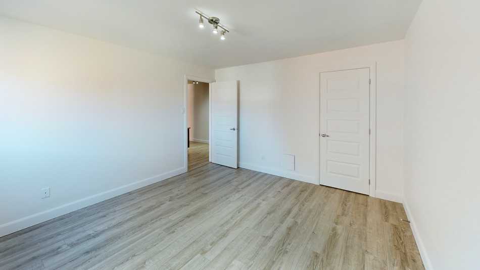 Ste-Foy (Cité-Universitaire) Le Petit Versailles #2240 107 - 7