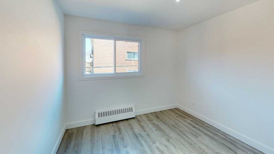 Ste-Foy (Cité-Universitaire) Le Petit Versailles #2240 107 - 8