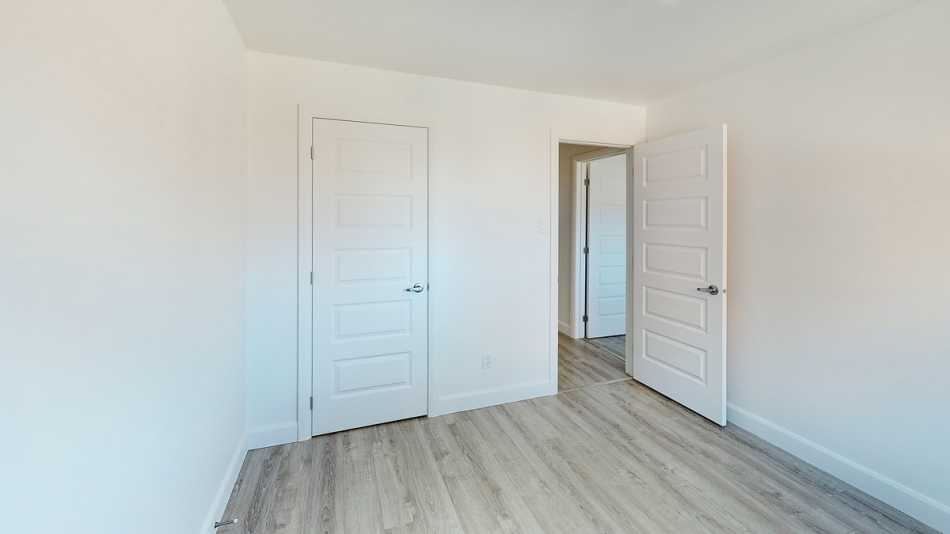 Ste-Foy (Cité-Universitaire) Le Petit Versailles #2240 107 - 9