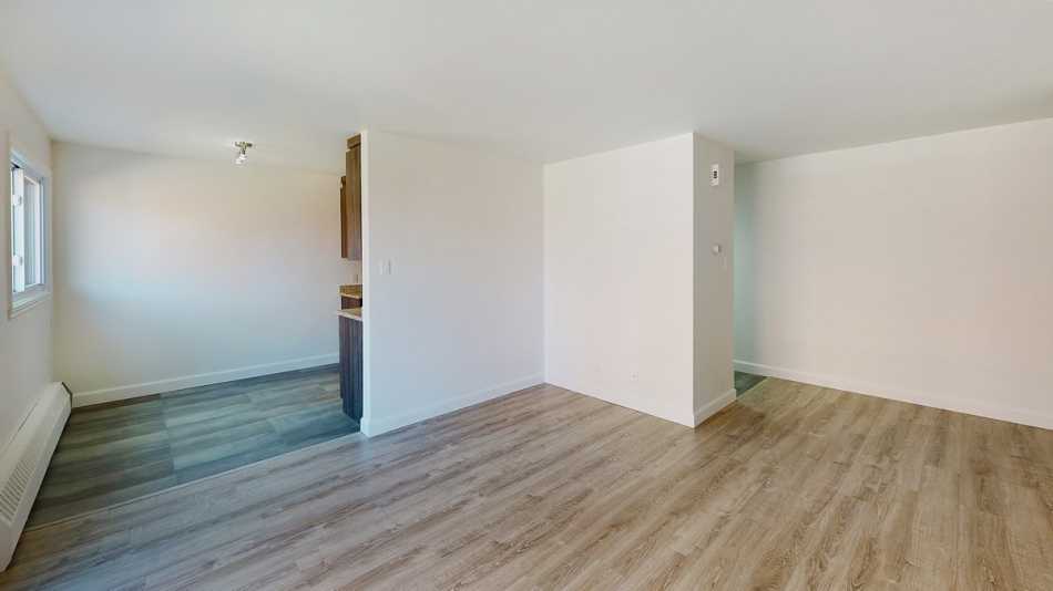 Ste-Foy (Cité-Universitaire) Le Petit Versailles #2240 107 - 11